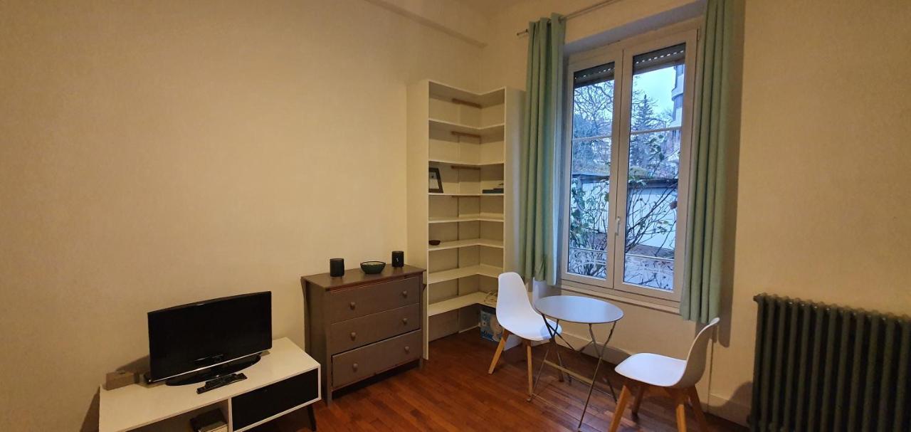 Le Klein, Studio Au Calme Au Centre De Besançon Buitenkant foto